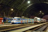 Electric multiple units and railcars