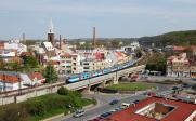 Electric multiple units and railcars