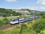 Electric multiple units and railcars