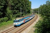 Electric multiple units and railcars