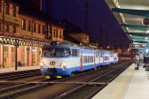 Electric multiple units and railcars
