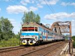 Electric multiple units and railcars