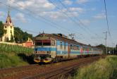 Electric multiple units and railcars