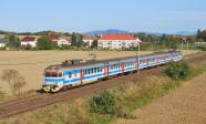 Electric multiple units and railcars