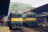 Electric multiple units and railcars