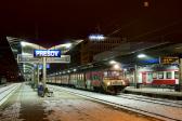Electric multiple units and railcars