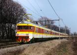 Electric multiple units and railcars