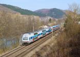 Electric multiple units and railcars