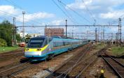 Electric multiple units and railcars