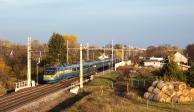Electric multiple units and railcars