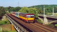 Diesel multiple units and railcars