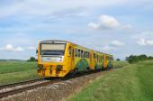 Diesel multiple units and railcars