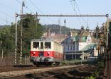 Diesel multiple units and railcars