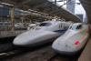 Jednotky šinkansenu: (zprava) JR N700, JR 700, JR 300, JR N700 ve stanici Tokio, foto: Vojtěch Hubr